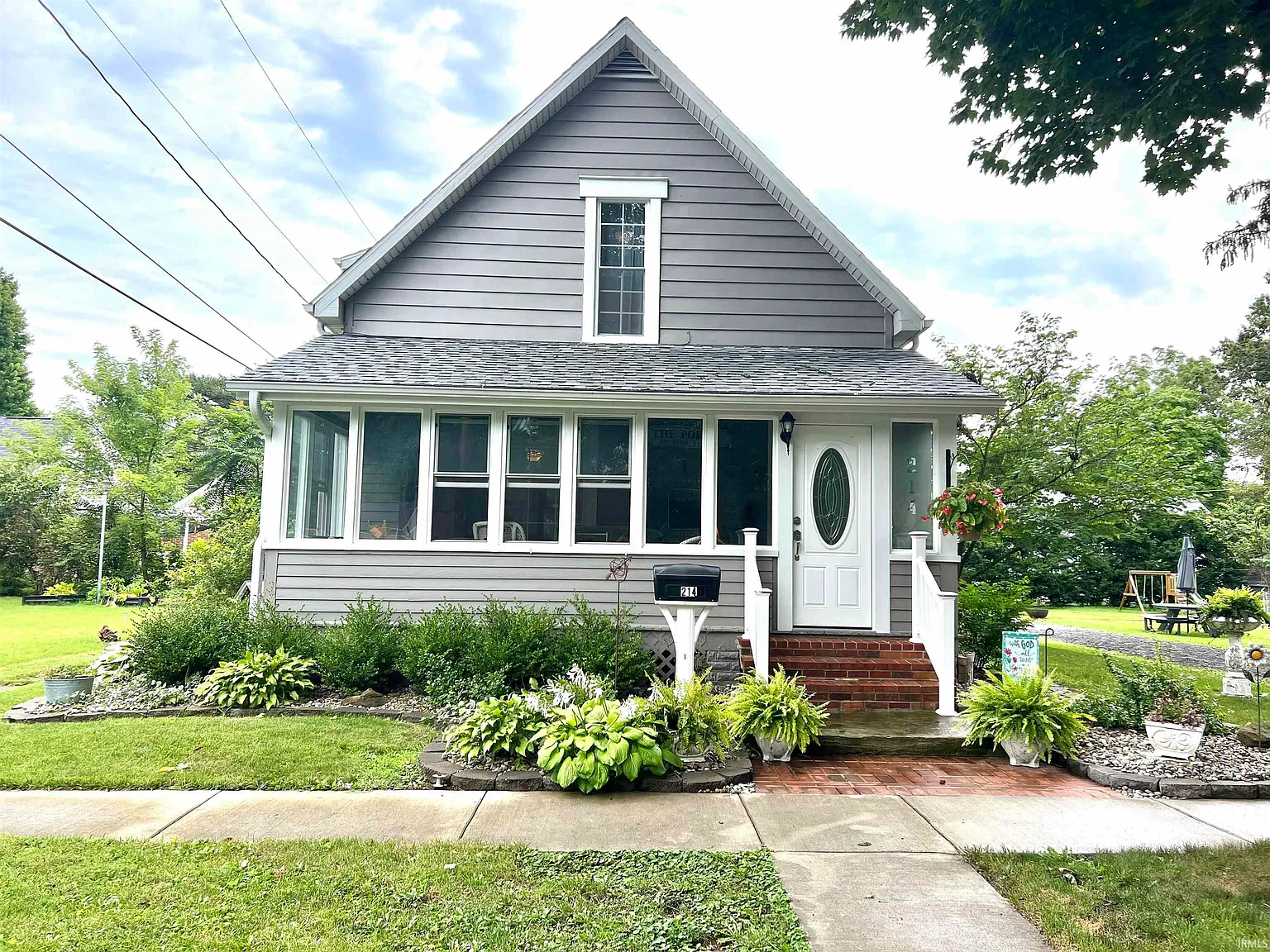 214 6th St photo 1