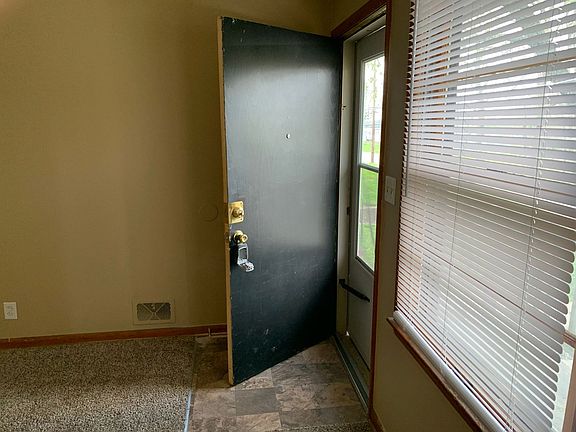 3rd image of 305 W Linden Ave