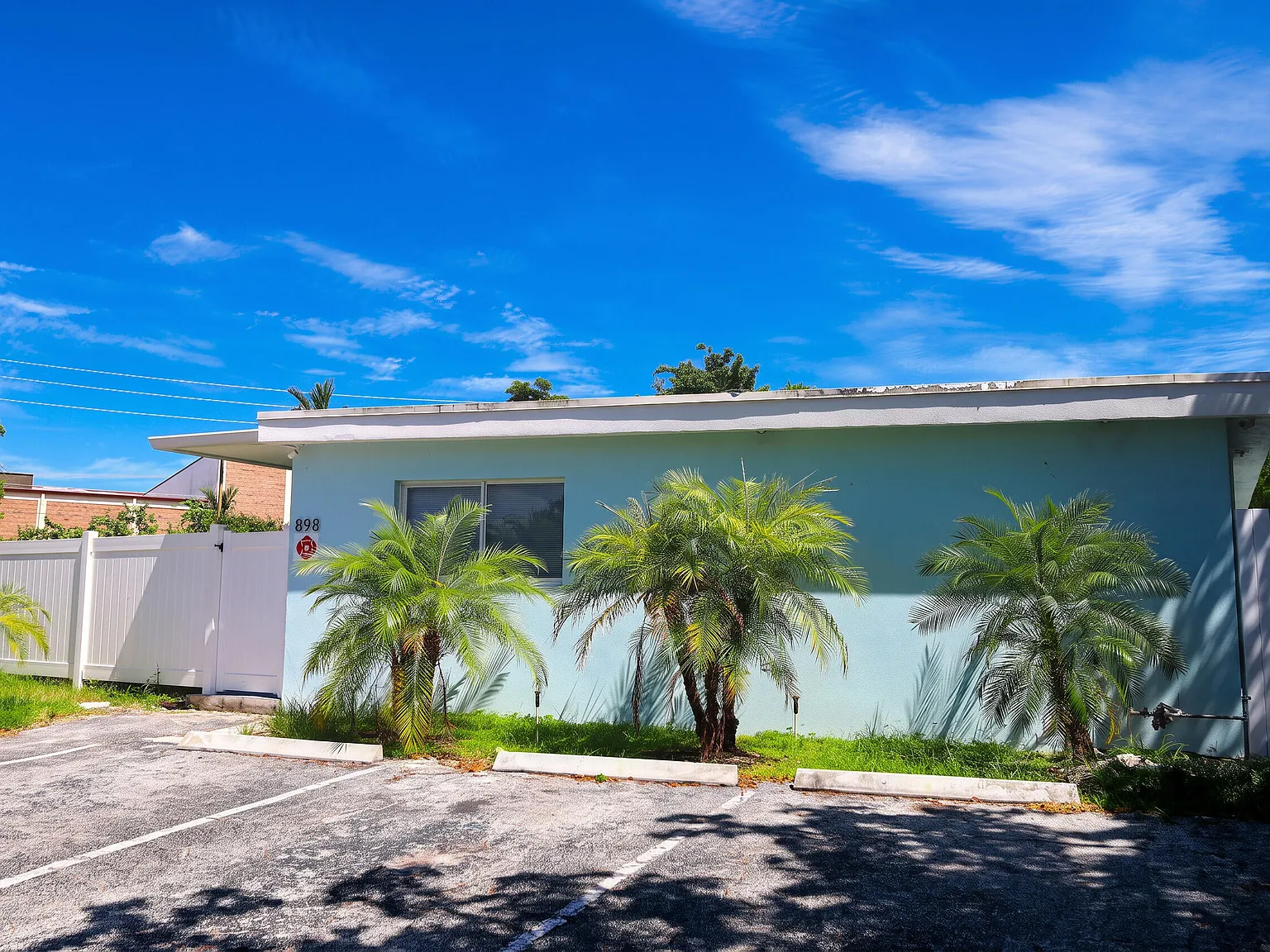 898 SE 2nd Pl — Photo 3