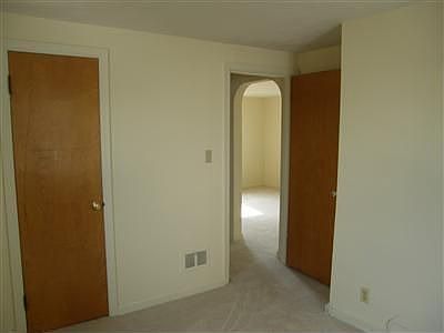 3rd image of 823 Chelsea Ave