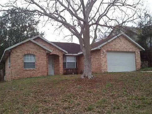 2nd image of 1821 Springwood Ln