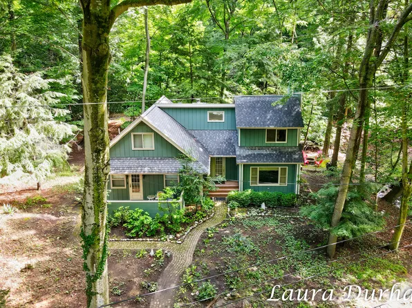 7143 Maple Ave, South Haven, MI 49090