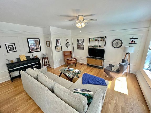 4th image of 4526 N Malden St APT 129