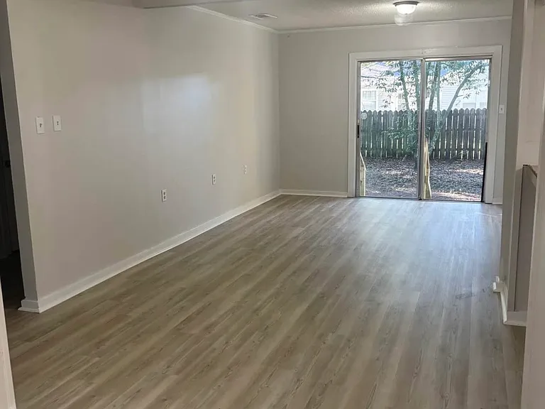 1615 Lewis Ave — Photo 9