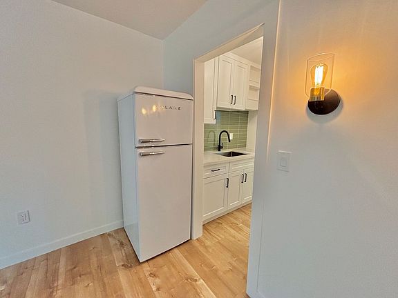 5th image of 4657 Coldwater Canyon Ave #4