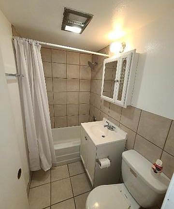 4th image of 555 W Stratford Pl APT 204