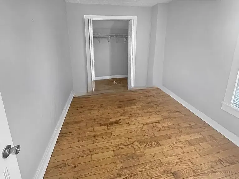 271 Eastern Ave SE — Photo 1