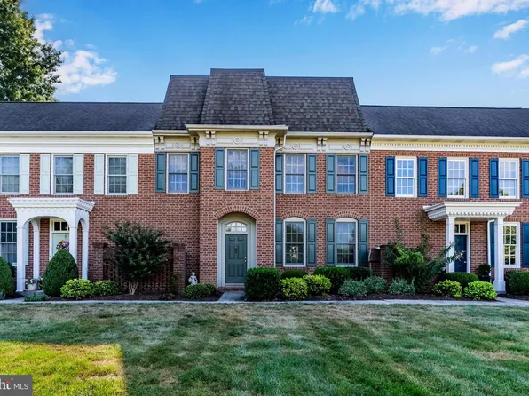 37 Devonshire Sq, Mechanicsburg, PA 17050