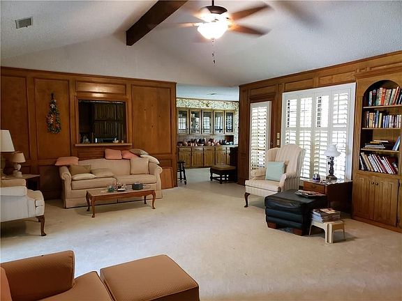 3rd image of 608 Lincoln Ct