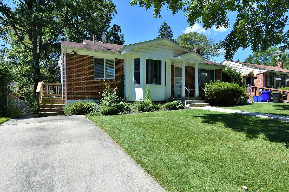 Building Photo - 9922 Mayfield Dr
