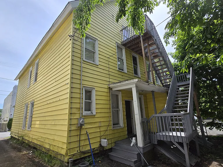 407 N Webster Ave — Photo 4