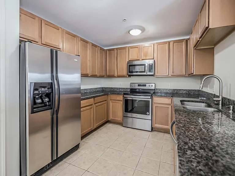 120 W Oakbrook Dr — Photo 4