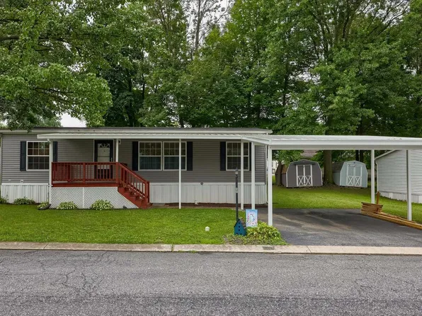 17 Spruce Ln, Manchester, PA 17345