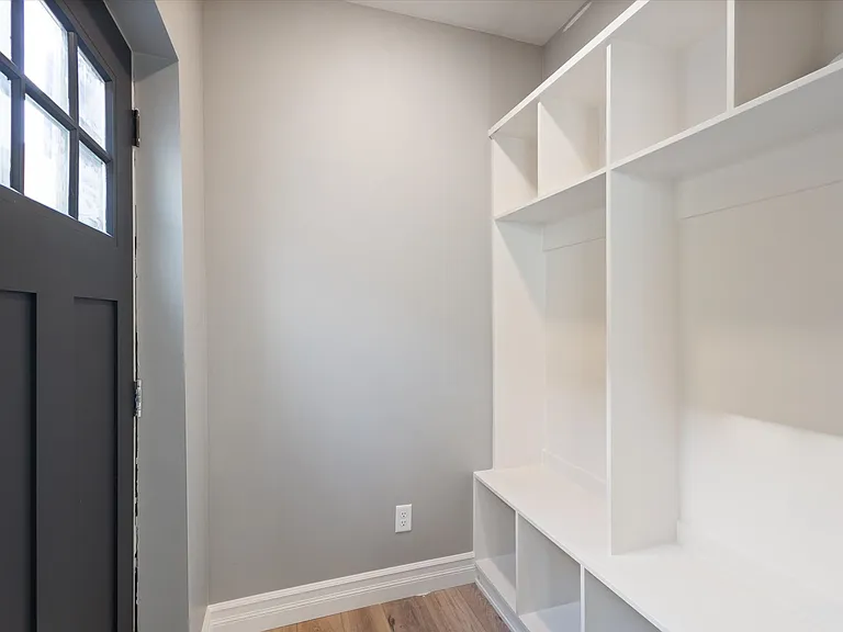 657 W 1050 S — Photo 2