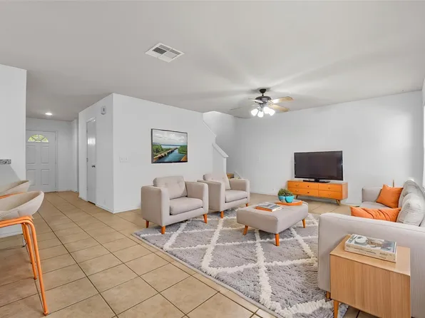 822 Grand Plains Dr, Houston, TX 77090