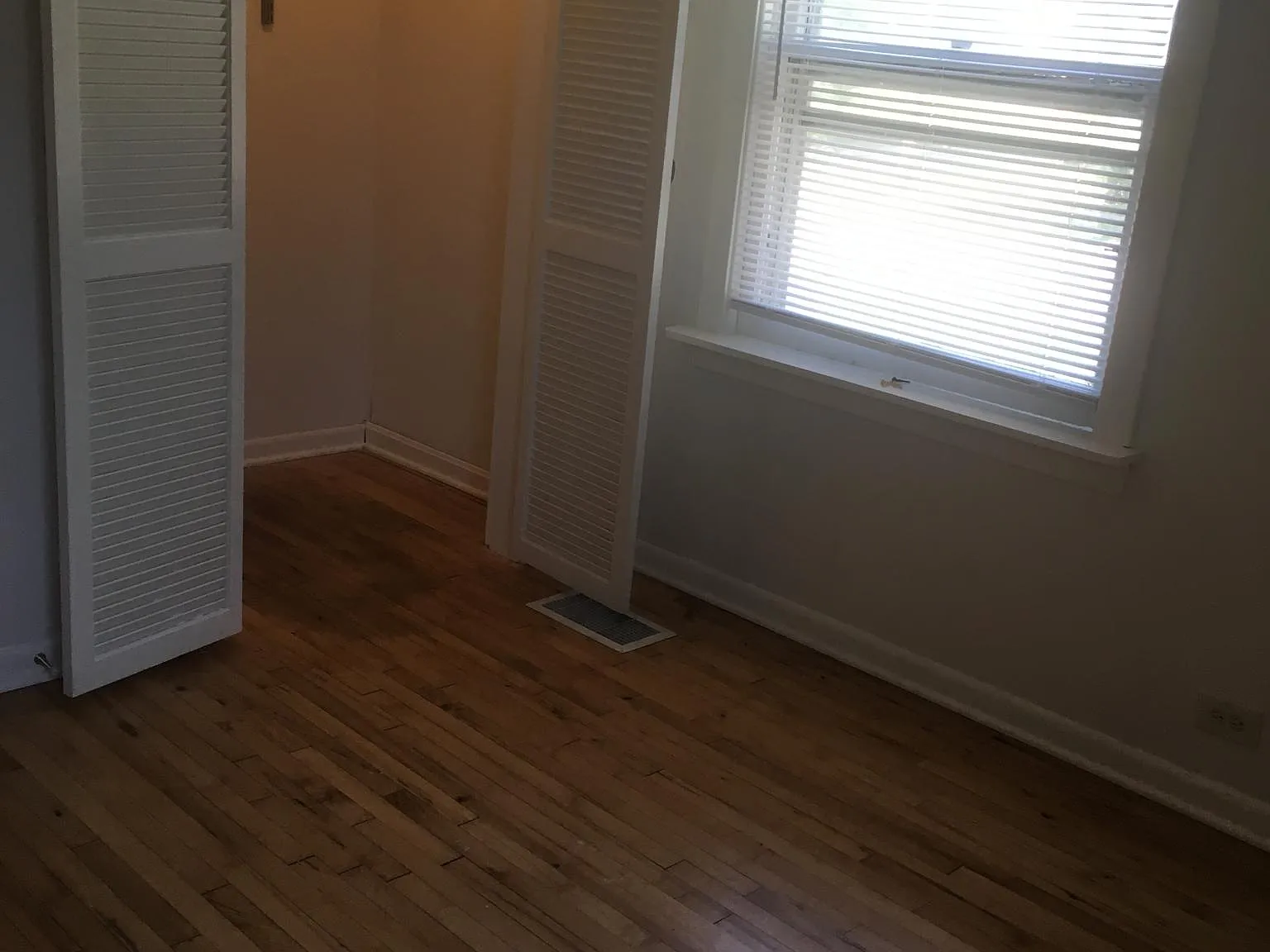 2 bed, 1000 sqft, $850 — Photo 4