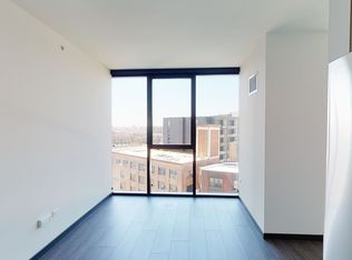 165 N Ogden Ave #1204, Chicago, IL 60607