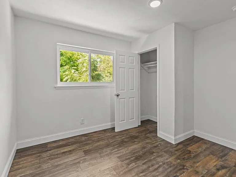 2421 Bolton St #F — Photo 8