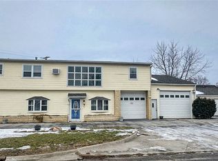 513 N Railroad Ave, Blue Mound, IL 62513
