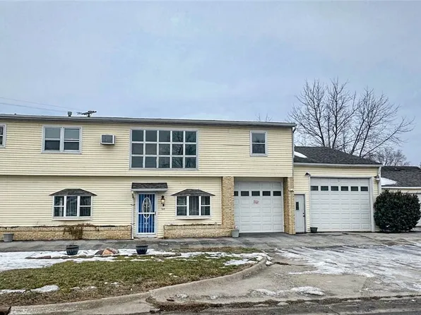 513 N Railroad Ave, Blue Mound, IL 62513