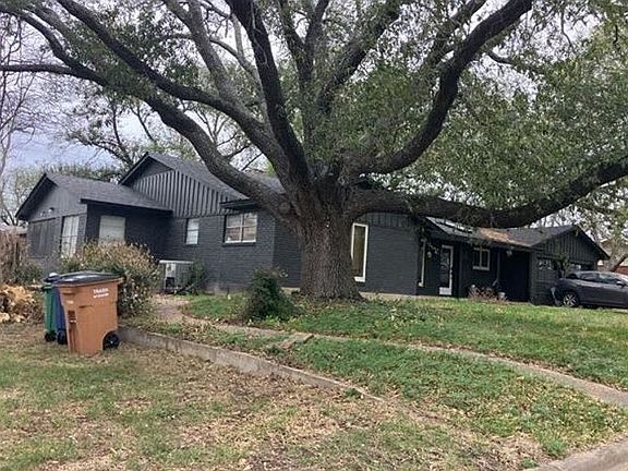 4th image of 901 Newport Ave