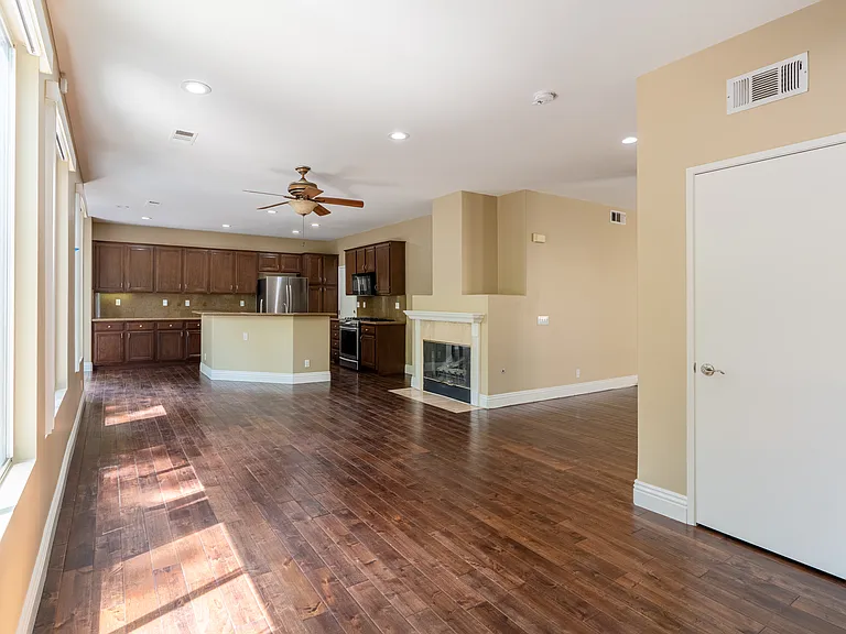 8704 E Wiley Way — Photo 6