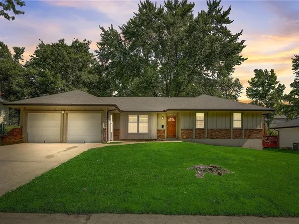 6404 E 129th St, Grandview, MO 64030