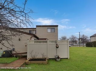 286 Willow Rd W, Staten Island, NY 10314