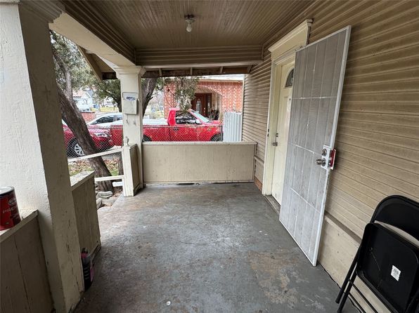 Additional property image - 608 S Willomet Ave, Dallas, TX 75208