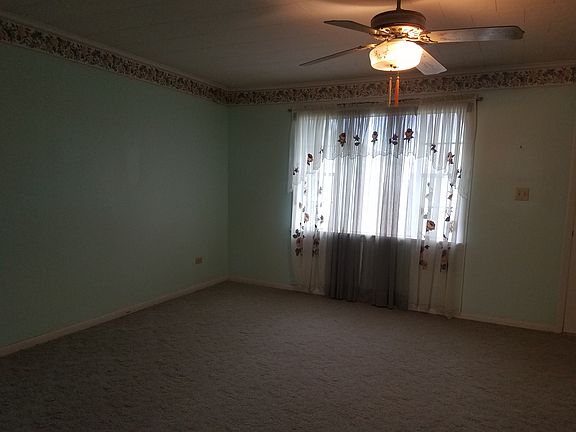 4th image of 611 E Academy Ave