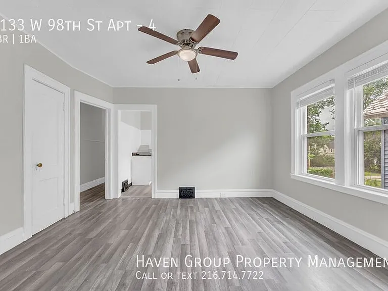 2133 W 98th St #4 — Photo 7