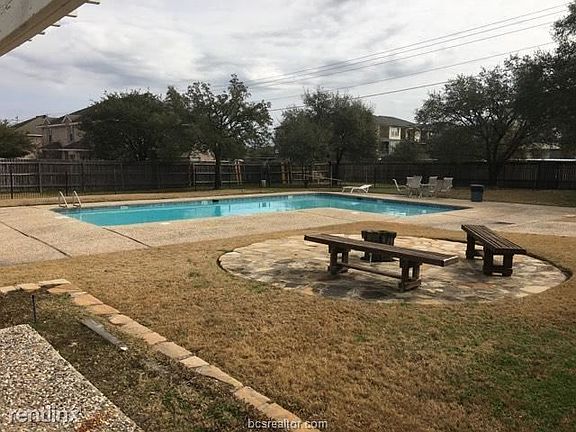5th image of 1901 Holleman Dr #314
