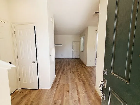 3 bed, 1602 sqft, $2,695 — Photo 2
