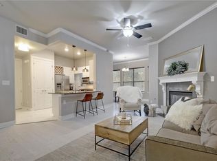 2216 Thornton Rd APT 423, Austin, TX 78704