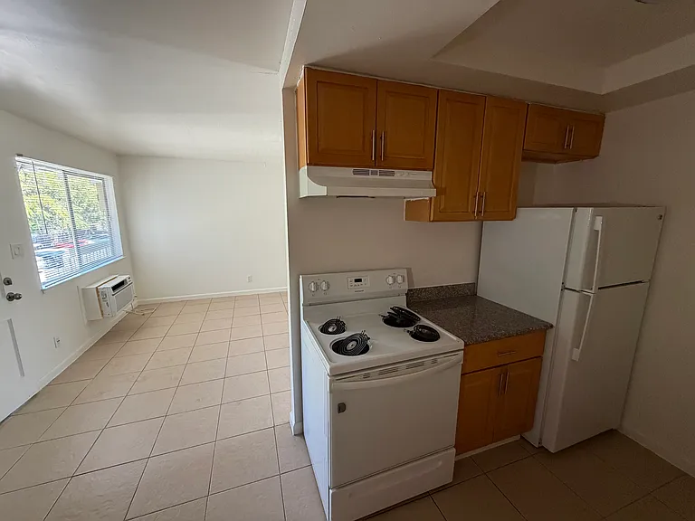927 Fitzuren Rd #1 — Photo 4