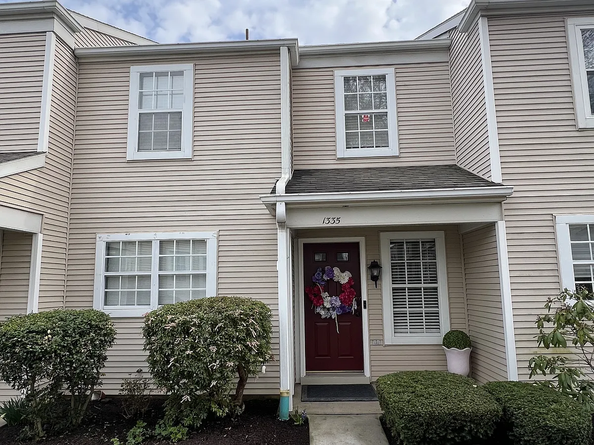 Building Photo - 1335 Cambridge Ct