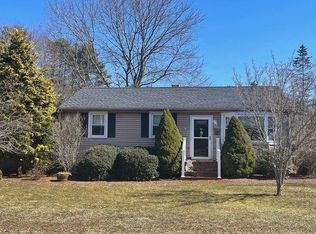 40 Douglas Rd, Lynnfield, MA 01940