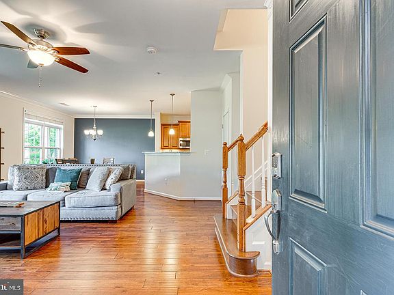 4th image of 42554 Sunset Ridge Sq