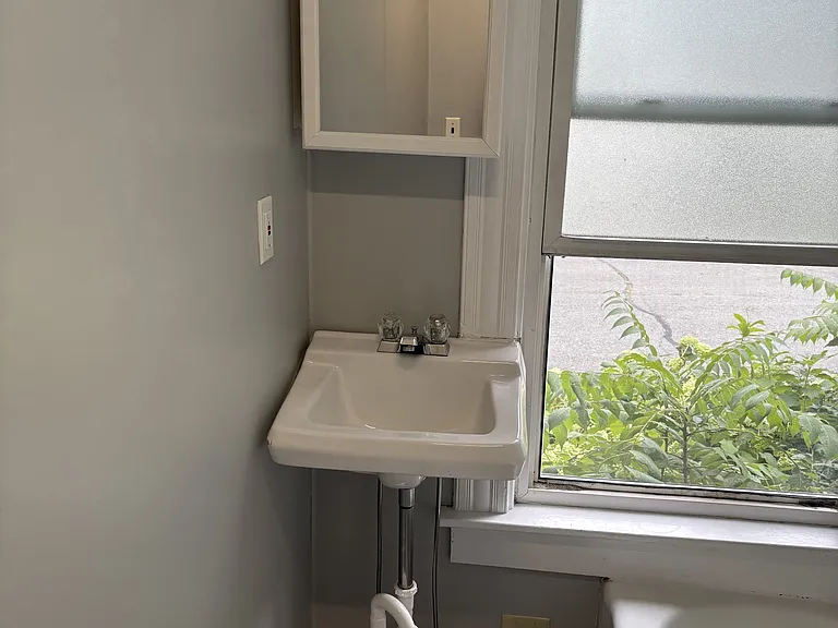 881 Main St #4 — Photo 11