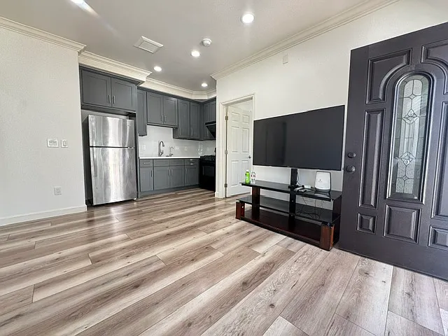 2 bed, $2,500 — Photo 2