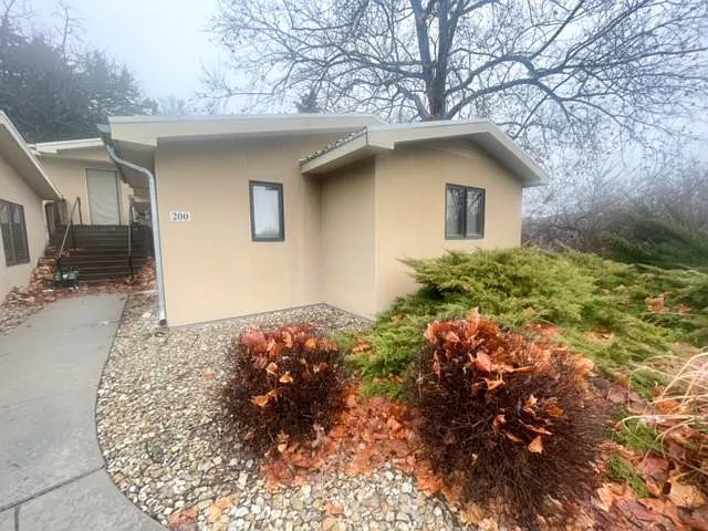 200 Southwind Pl
