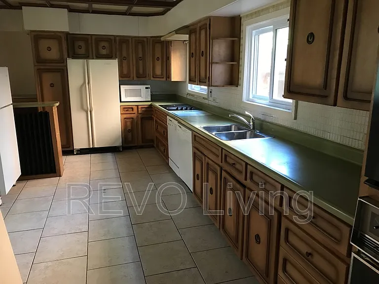 127 Ontario St #1 — Photo 2