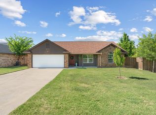 305 E 8th St, Weatherford, TX 76086