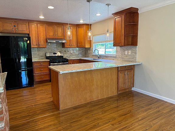3rd image of 12253 Candy Ct