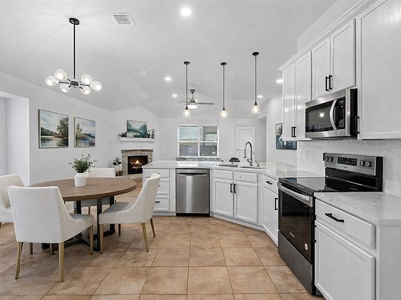 3rd image of 2712 Dawn Spring Dr