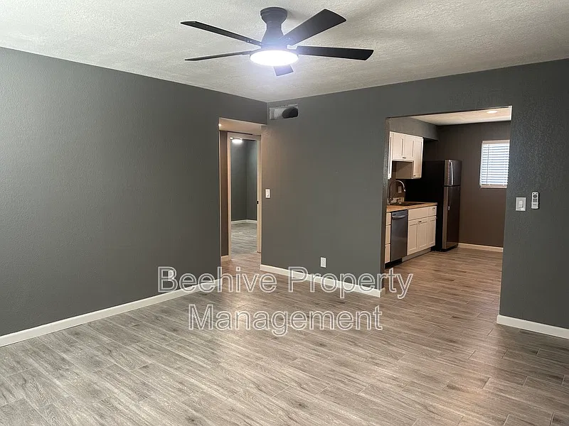 2 bed, 1.0 bath, 990 sqft, $1,399 — Photo 2