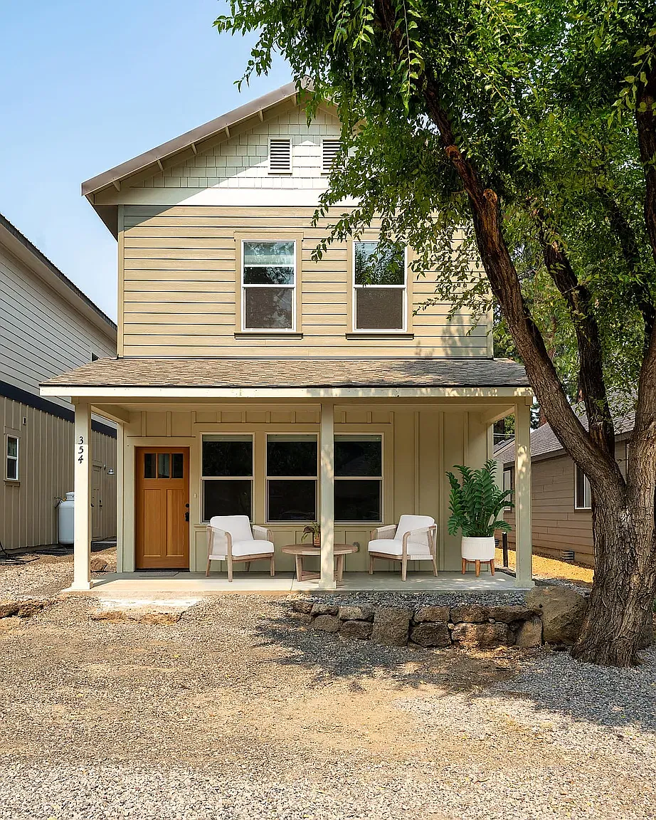 364 W Washington Ave — Photo 2