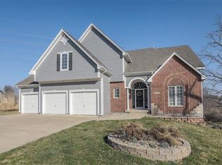 1600 SW Summit Valley Ln, Lees Summit, MO 64081