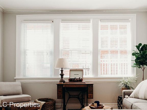 Tall ceilings - lots of natural light