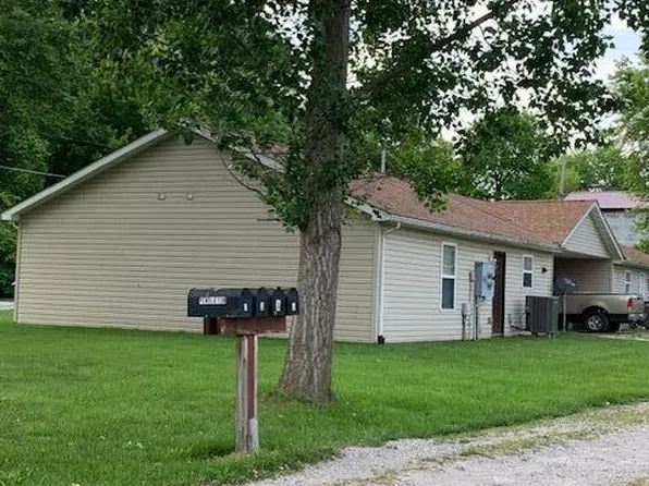 601 E 3rd St, Lebanon, IL 62254